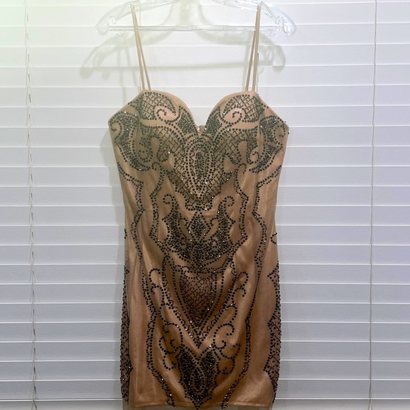 Short cocktail dress, size 11/12. Nude with black beading - Picture 1 of 5